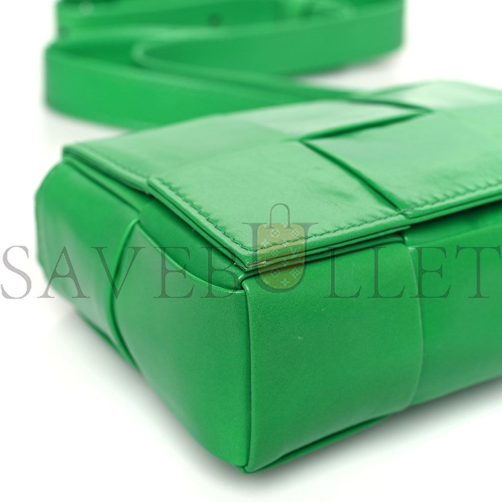 bo*te*ga Ve*ne*ta crinkled lambskin maxi intrecciato extra mini cassette crossbody bag parakeet (13*8*4cm)